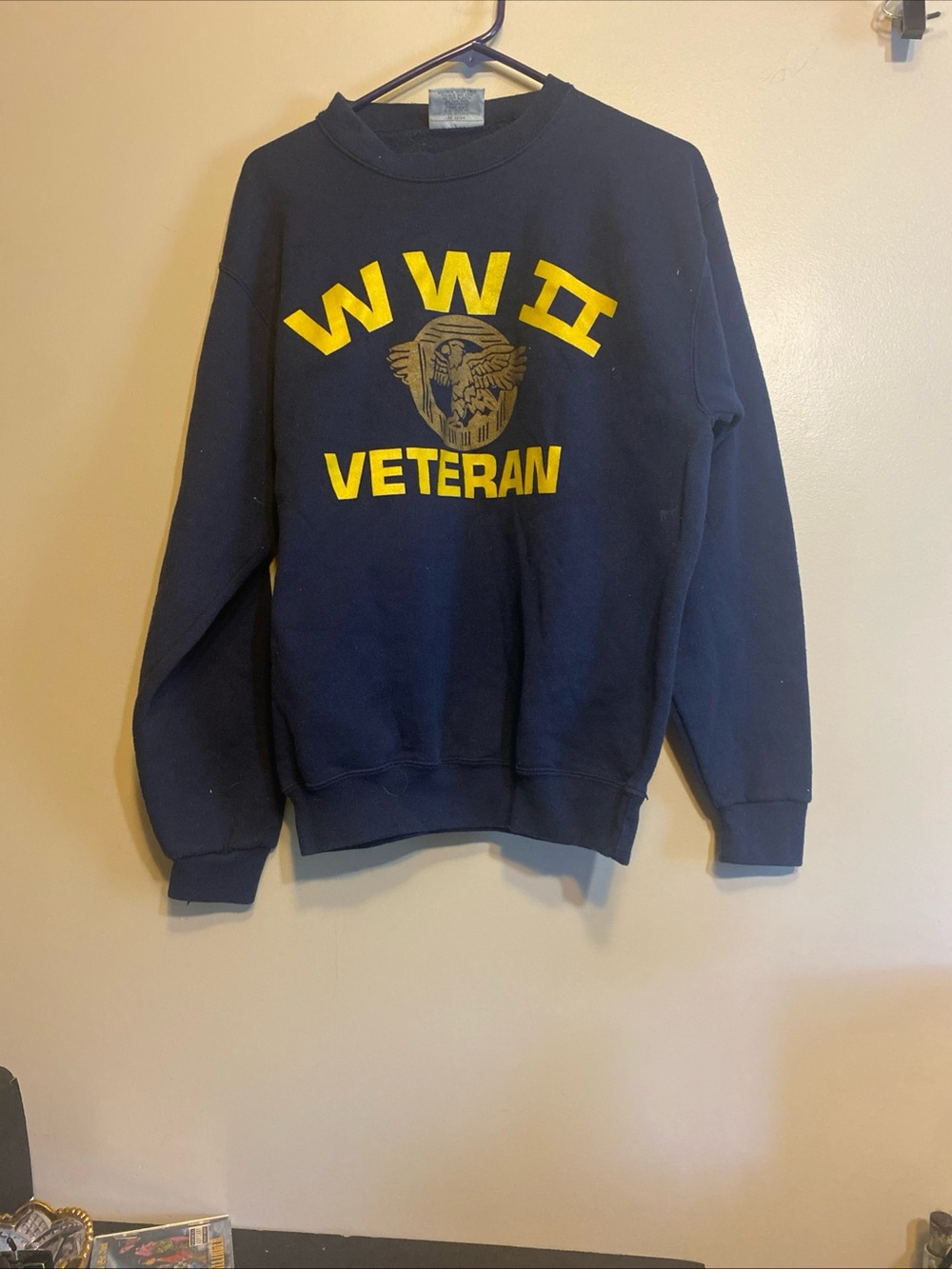 WWll Veteran Round Neck‎ men’s M navy & Gold Vintage Time Out Ruptured Duck